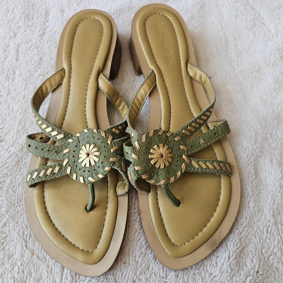 Unisa Newport Thong Sandals Flip‎ Flops Green Woven Leather Medallion Womens 9.5 - Picture 1 of 5